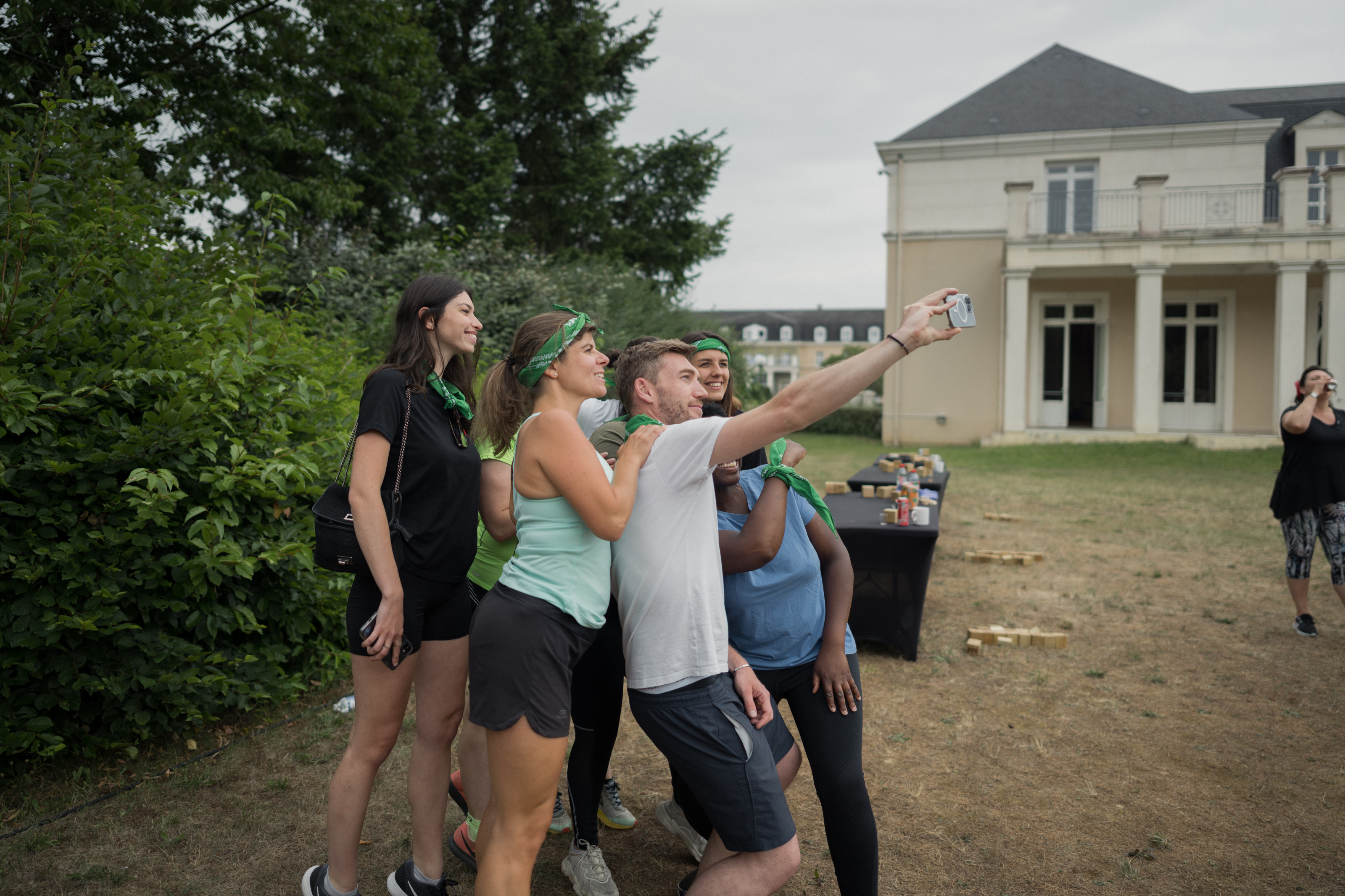 Selfie entre collaborateurs lors d'un séminaire atypique